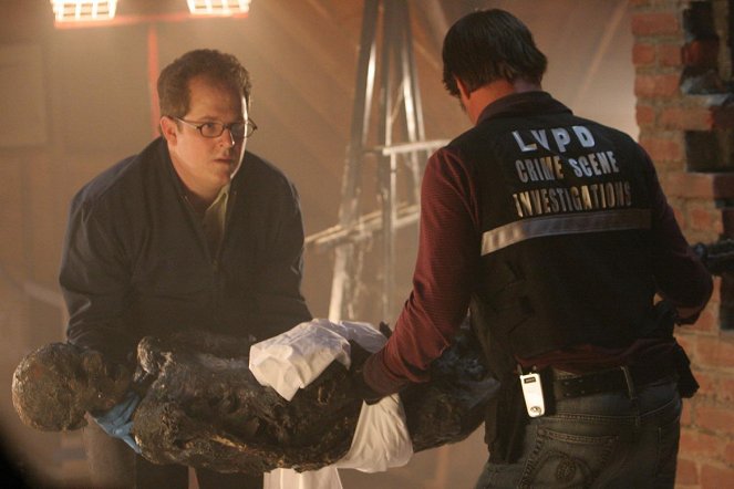 CSI: Crime Scene Investigation - Season 6 - Up in Smoke - Photos - David Berman