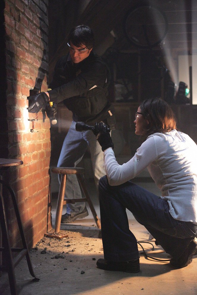 CSI: A helyszínelők - A füsttel elszállt - Filmfotók - George Eads, Jorja Fox