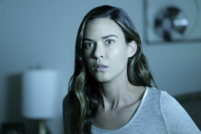 Supergirl - Season 3 - Triggers - Photos - Odette Annable