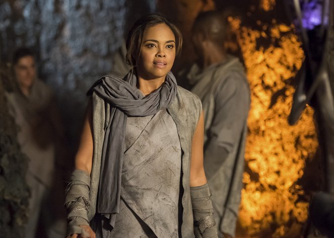 Supergirl - Far from the Tree - Photos - Sharon Leal