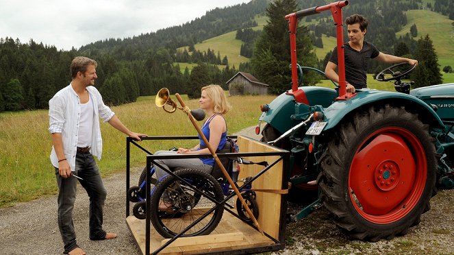 Ein Sommer im Allgäu - Filmfotos - Philipp Hochmair, Jennifer Ulrich, Niklas Nißl