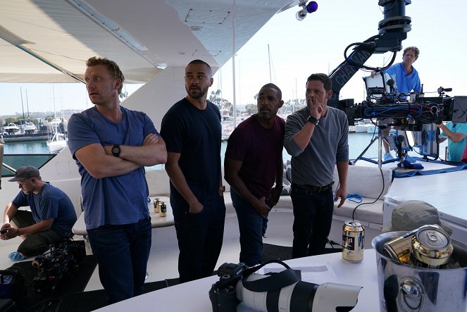 Grey's Anatomy - Season 14 - Tous dans le même bateau - Tournage - Kevin McKidd, Jesse Williams, Jason George, Justin Chambers