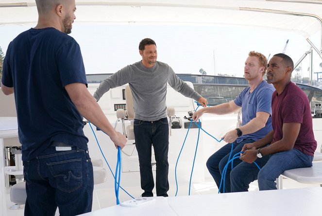 Grey's Anatomy - Tous dans le même bateau - Film - Jesse Williams, Justin Chambers, Kevin McKidd, Jason George