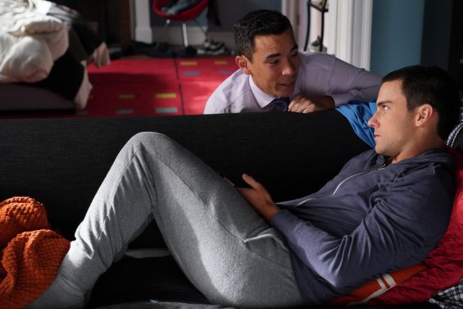 How to Get Away with Murder - I Love Her - Photos - Conrad Ricamora, Jack Falahee