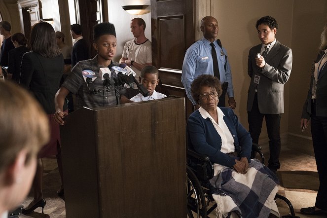 How to Get Away with Murder - Stay Strong, Mama - Photos