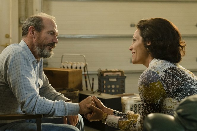 Halt and Catch Fire - Season 4 - A Connection Is Made - Filmfotos - Toby Huss, Annabeth Gish