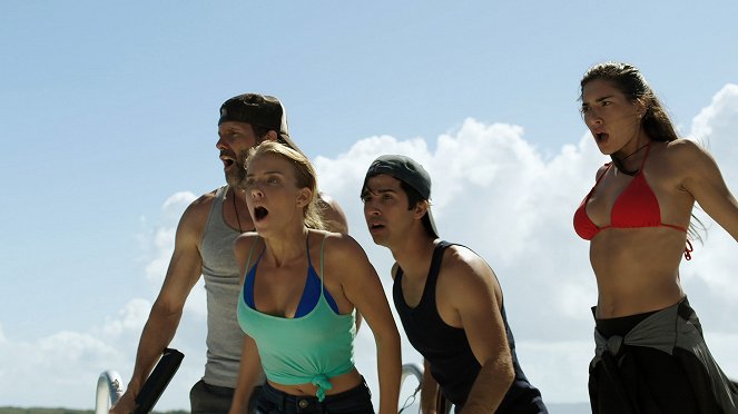 El ataque del tiburón de cinco cabezas - De la película - Chris Bruno, Lindsay Sawyer, Chris Costanzo