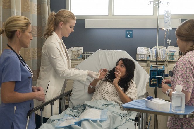 Nurse Jackie - Season 5 - Happy F*Cking Birthday - De la película - Edie Falco, Betty Gilpin