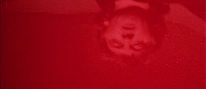 Rojo oscuro - De la película