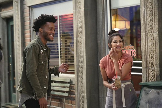 Superior Donuts - What the Truck? - Photos - Jermaine Fowler, Diane Guerrero