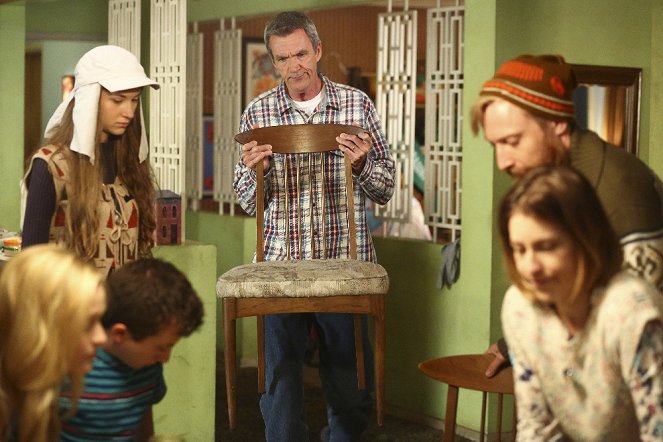 A semmi közepén - Season 8 - Szűk körben - Filmfotók - Casey Burke, Neil Flynn