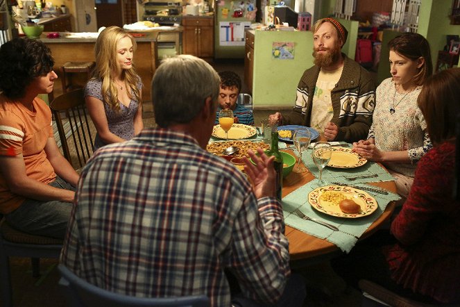 Uma Família Perdida no Meio do Nada - Season 8 - The Core Group - Do filme - Charlie McDermott, Greer Grammer, Eden Sher
