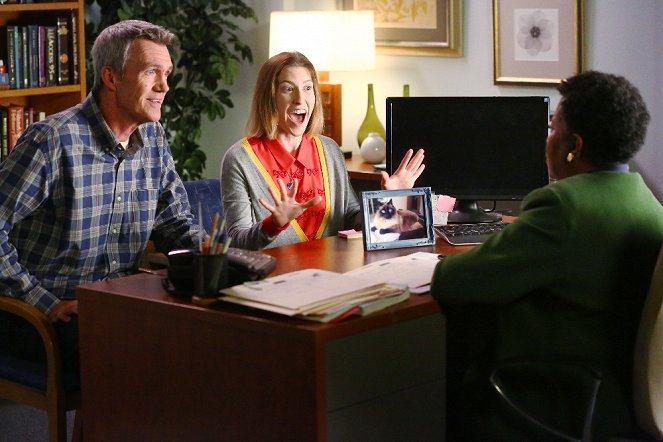 The Middle - A Tough Pill to Swallow - Film - Neil Flynn, Eden Sher