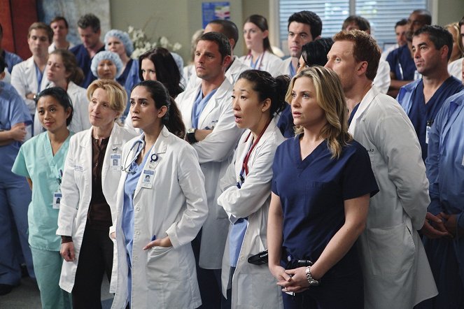 Grey's Anatomy - State of Love and Trust - Photos - Justin Chambers, Sandra Oh, Jessica Capshaw, Kevin McKidd