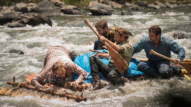 Stratený v džungli - Z filmu - Joel Jackson, Daniel Radcliffe, Thomas Kretschmann, Alex Russell