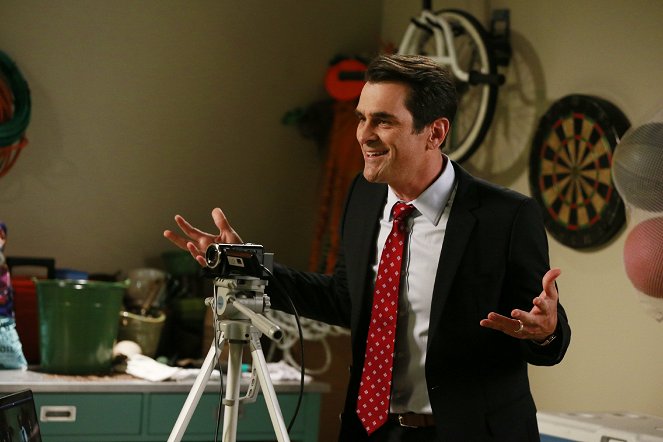 Modern Family - The Cold - Photos - Ty Burrell