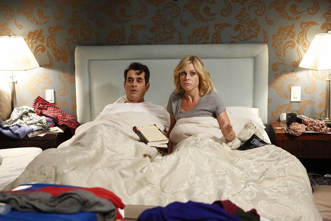 Modern Family - Season 6 - Camping à l'hotel - Film - Ty Burrell, Julie Bowen