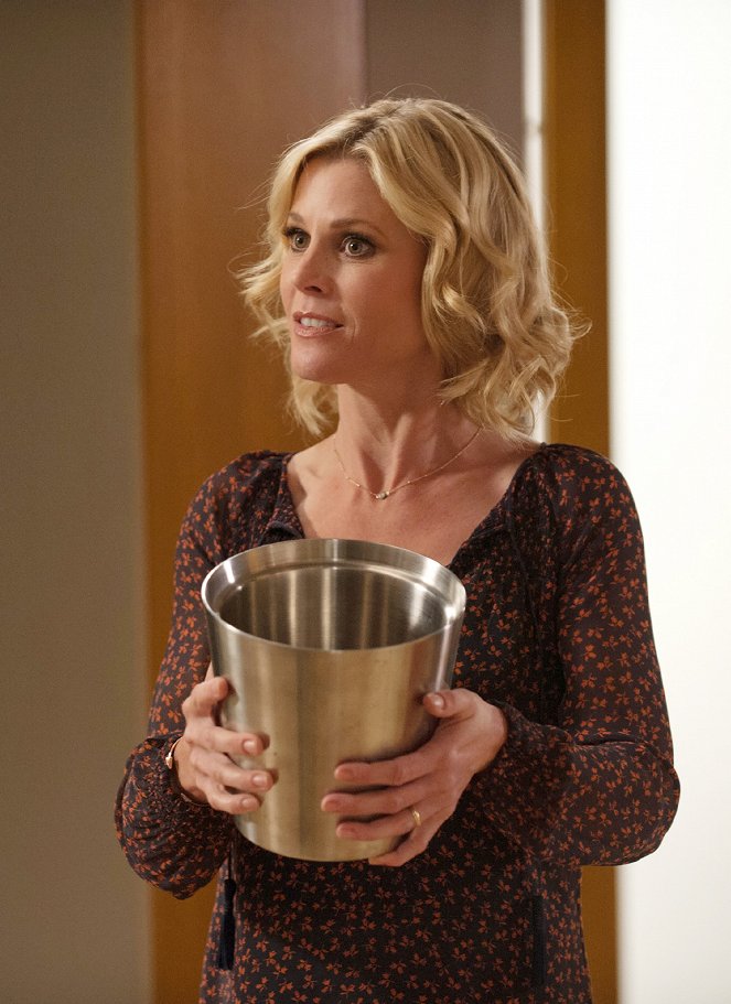 Modern Family - Season 6 - Three Turkeys - Photos - Julie Bowen