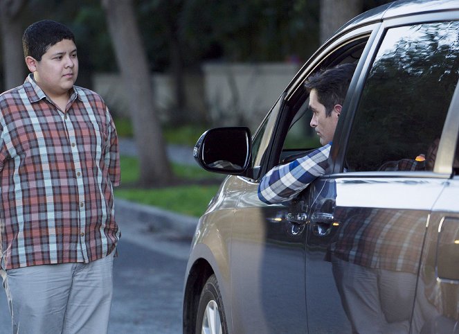 Modern Family - The Day We Almost Died - Van film - Rico Rodriguez, Ty Burrell