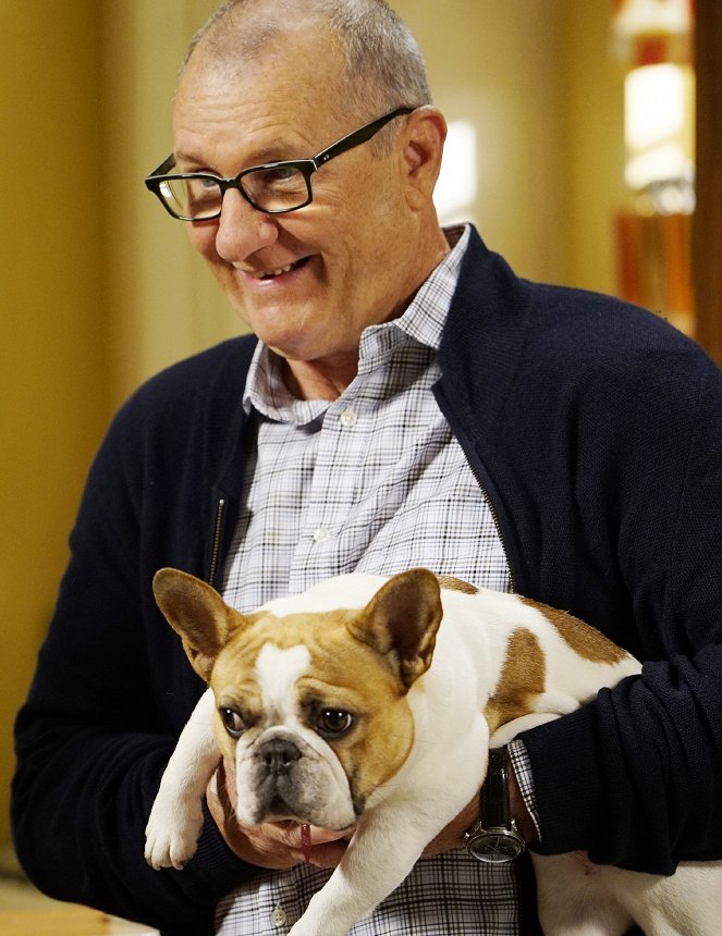 Modern Family - Allergies - Film - Ed O'Neill