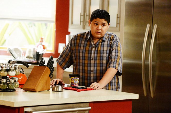 Modern Family - Valentine's Day 4: Twisted Sister - Van film - Rico Rodriguez