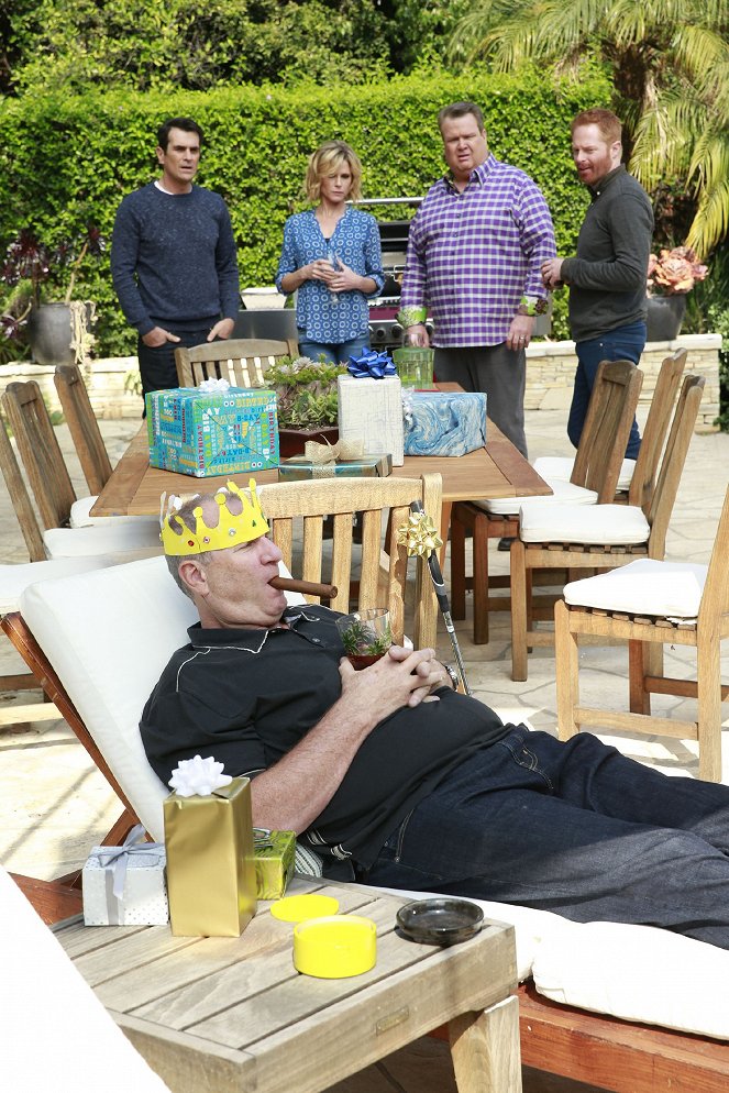Modern Family - Season 6 - Gut gegrillt, Löwe? - Filmfotos - Ty Burrell, Ed O'Neill, Julie Bowen, Eric Stonestreet, Jesse Tyler Ferguson