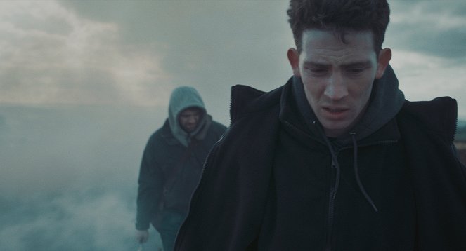 Isten országa - Filmfotók - Alec Secareanu, Josh O'Connor