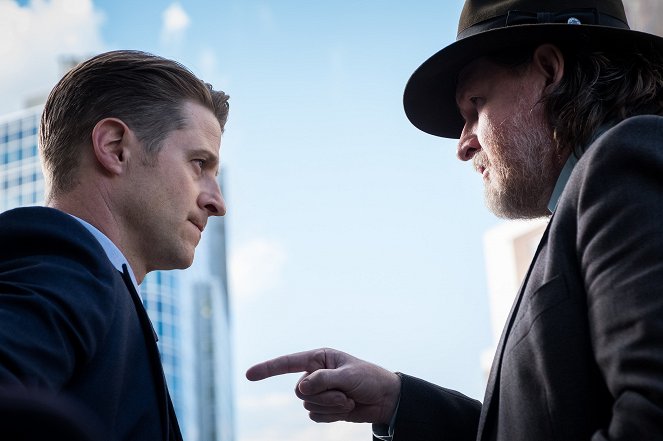 Gotham - A Day in the Narrows - Photos - Ben McKenzie, Donal Logue