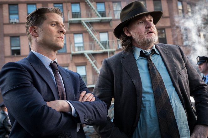 Gotham - A Day in the Narrows - Photos - Ben McKenzie, Donal Logue