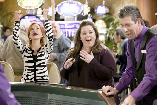 Mike & Molly - The Dice Lady Cometh - Van film - Swoosie Kurtz, Melissa McCarthy