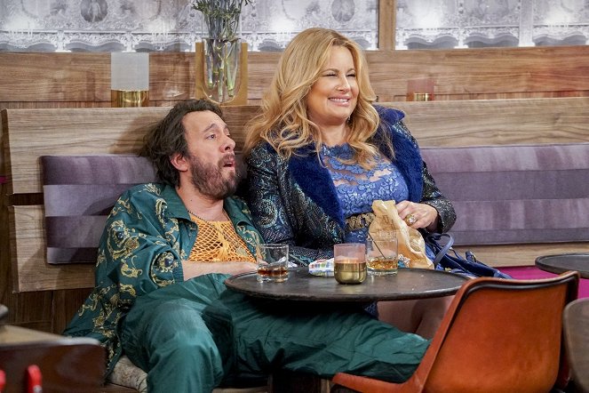 2 Broke Girls - And the Baby and Other Things - Van film - Jonathan Kite, Jennifer Coolidge