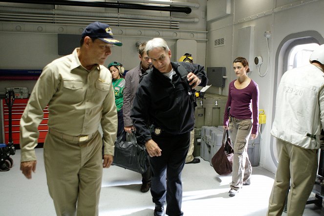 NCIS: Naval Criminal Investigative Service - Season 6 - Agent Afloat - Photos - Chris Mulkey, Mark Harmon, Cote de Pablo