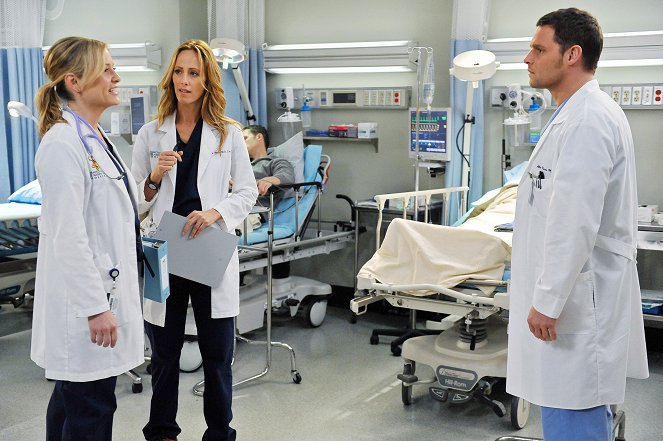 Grey's Anatomy - Perfect Little Accident - Photos - Jessica Capshaw, Kim Raver, Justin Chambers