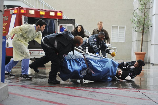 Grey's Anatomy - Die jungen Ärzte - Perfekte kleine Zufälle - Filmfotos - Robert Baker, Sandra Oh, Kevin McKidd