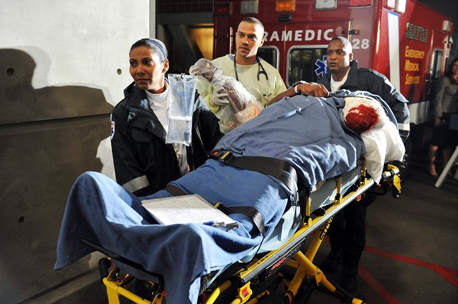 Grey's Anatomy - Valentine's Day Massacre - Photos - Nicole Rubio, Jesse Williams