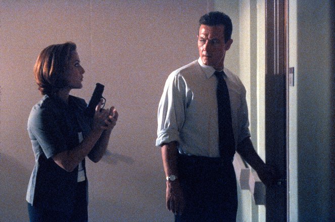 The X-Files - Season 8 - La Chasse à l'homme, partie 2 - Film - Gillian Anderson, Robert Patrick