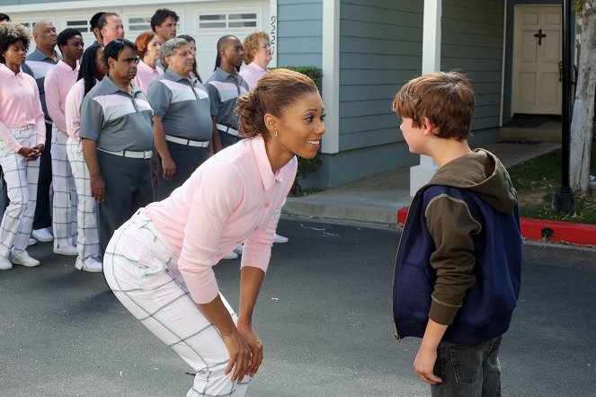 The Neighbors - Larry Bird and the Iron Throne - Do filme - Toks Olagundoye, Max Charles