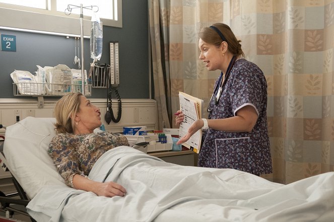 Nurse Jackie - Season 5 - Smile - Photos - Edie Falco, Merritt Wever