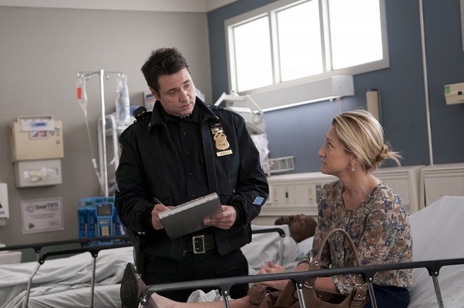 Nurse Jackie - Smile - Photos - Adam Ferrara, Edie Falco