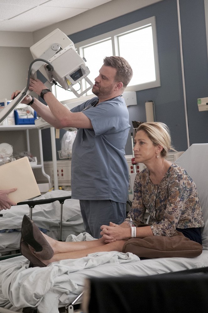 Nurse Jackie - Season 5 - Smile - Photos - Stephen Wallem, Edie Falco