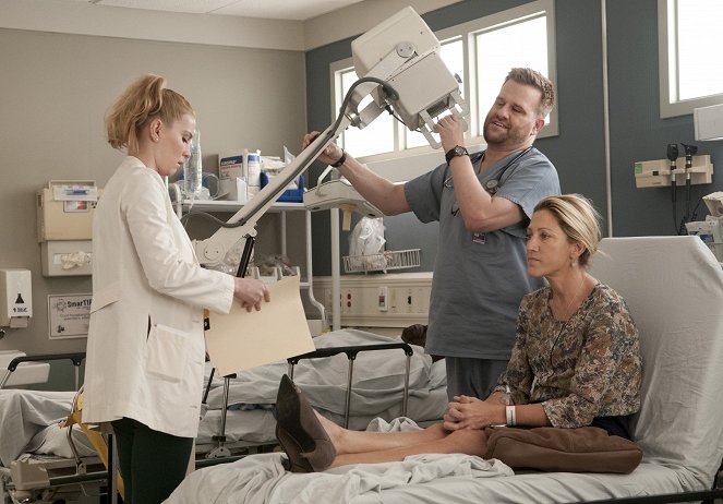 Nurse Jackie - Season 5 - Immer nur lächeln - Filmfotos - Betty Gilpin, Stephen Wallem, Edie Falco