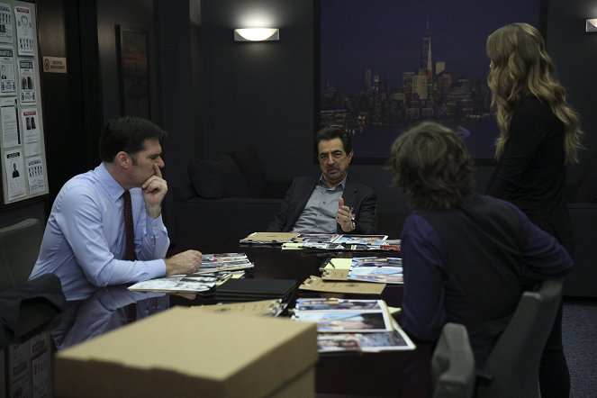 Criminal Minds - Season 11 - Wir kennen uns aus London - Filmfotos - Joe Mantegna