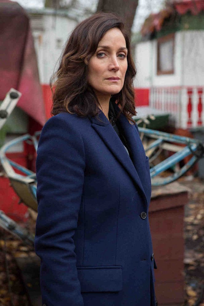 Crossing Lines - Season 2 - Freedom - Photos - Carrie-Anne Moss