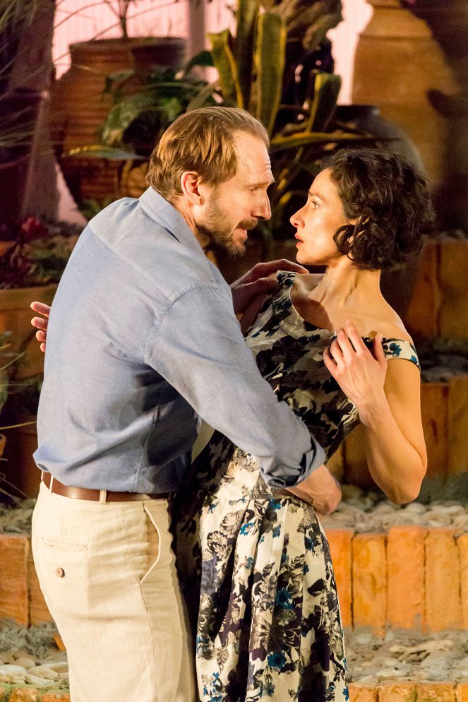 Man and Superman - Kuvat elokuvasta - Ralph Fiennes, Indira Varma