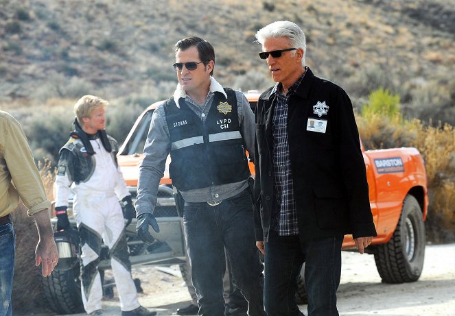 CSI: Kryminalne zagadki Las Vegas - Mroczne wydmy - Z filmu - George Eads, Ted Danson