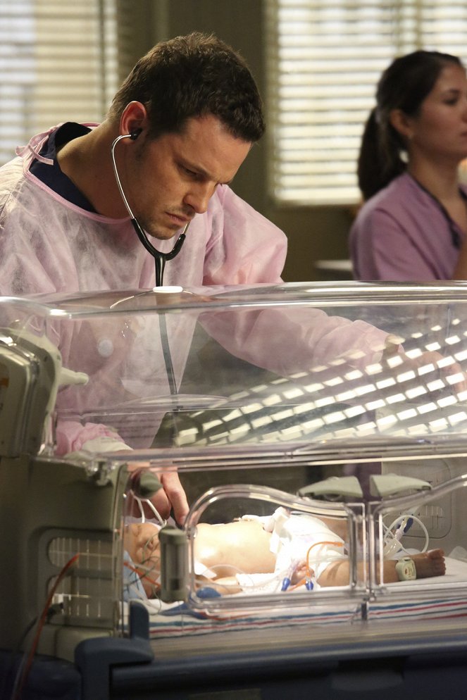 Grey's Anatomy - Season 9 - Sleeping Monster - Photos - Justin Chambers