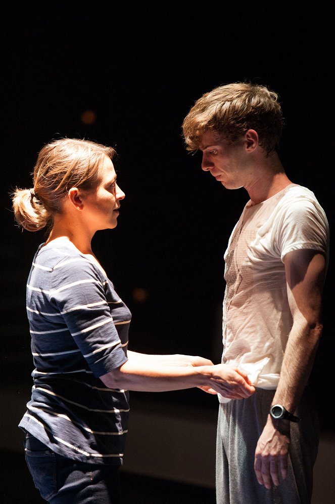 The Curious Incident of the Dog in the Night-Time - Photos - Nicola Walker, Luke Treadaway
