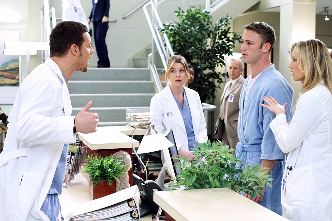 Grey's Anatomy - Sympathy for the Parents - Van film - Justin Chambers, Ellen Pompeo, Jake McLaughlin, Chyler Leigh
