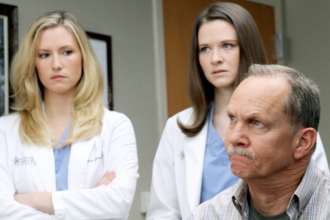 Grey's Anatomy - Season 6 - Sympathy for the Parents - Photos - Chyler Leigh, Sarah Drew, Michael O'Neill