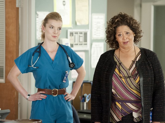 Nurse Jackie - Season 6 - Rag and Bone - Photos - Betty Gilpin, Anna Deavere Smith